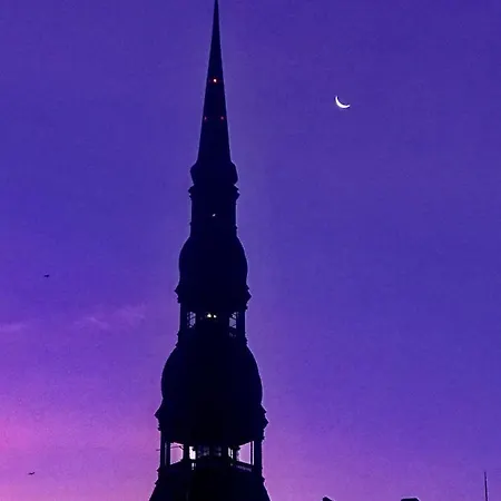 Best Location Of Cosy Marvel ~ Old Town 1737! *
